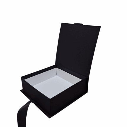 CARTONADA CAIXA LIVRO PRETO 25X25X7CM COM FITA DE CETIM