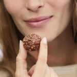 BOMBOM FERRERO ROCHER BANDEJA COM 12 UNIDADES 150G - FERRERO - Imagem 2
