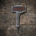 ENFEITE DE HALLOOWEEN ESTACA ESQUELETO DANGER - Imagem 2