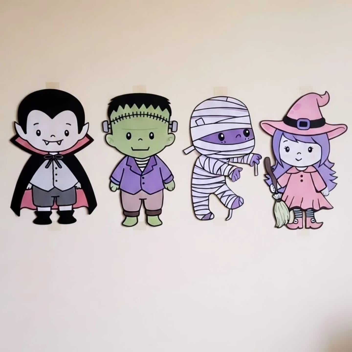 15621629759-whatsapp-image-2026-10-07-at-15-00-32.jpeg KIT 4 PAIÉIS DECORATIVO HALLOWEEN CUTE - SORTIDOS - Imagem 1