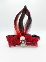 FAIXA DE CABELO CAVEIRA COM PENAS - VERMELHO E PRETO